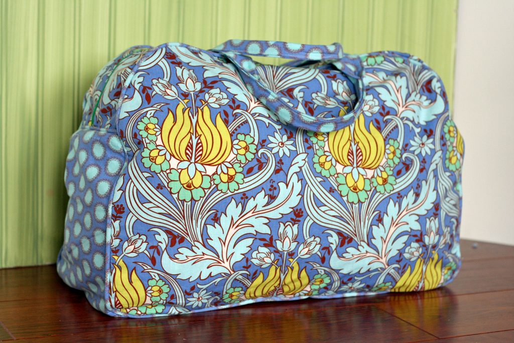 Amber Makes Full Sewing Tutorial - The Duffle Tote