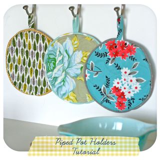 Piped pot holders button